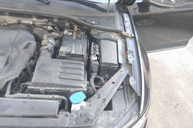 Used Volkswagen Magotan 2021 330TSI DSG 30th Anniversary Edition Engine Bay Left