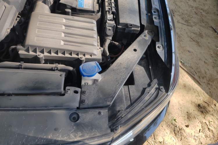 Used Volkswagen Magotan 2021 330TSI DSG 30th Anniversary Edition Engine Bay Left