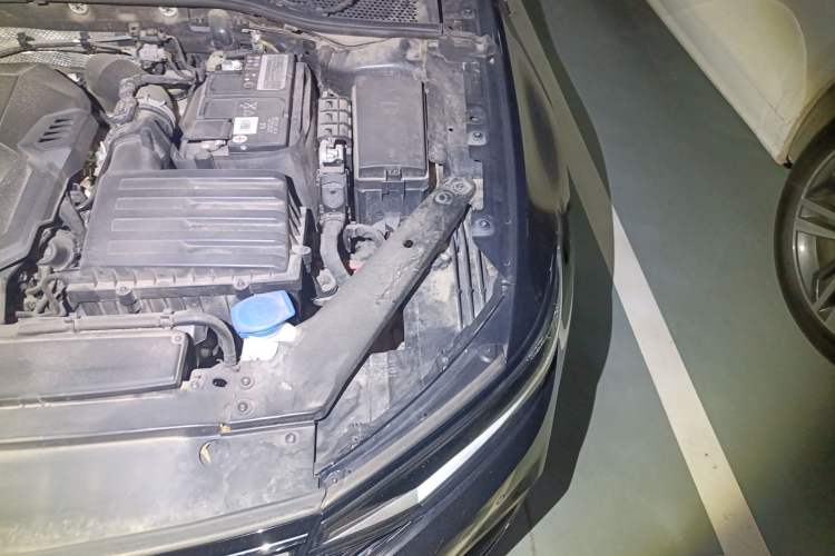 Used Volkswagen Magotan 2021 330TSI DSG 30th Anniversary Edition Engine Bay Left