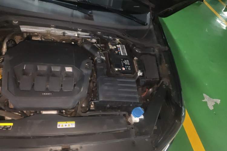 Used Volkswagen Magotan 2021 330TSI DSG 30th Anniversary Edition Engine Bay Left