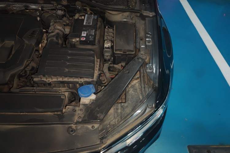 Used Volkswagen Magotan 2021 330TSI DSG 30th Anniversary Edition Engine Bay Left