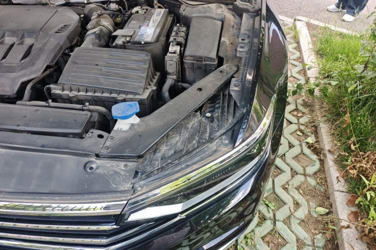 Used Volkswagen Magotan 2021 330TSI DSG 30th Anniversary Edition Engine Bay Left