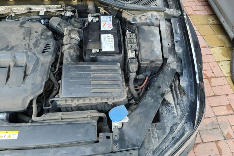 Used Volkswagen Magotan 2021 330TSI DSG 30th Anniversary Edition Engine Bay Left
