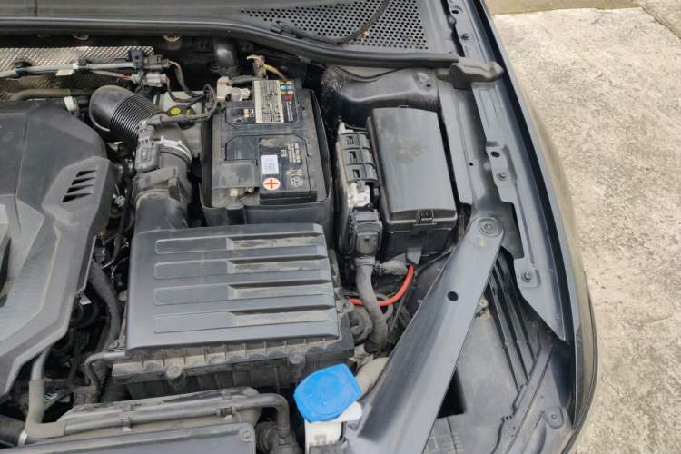 Used Volkswagen Magotan 2021 330TSI DSG 30th Anniversary Edition Engine Bay Left