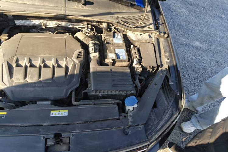Used Volkswagen Magotan 2021 330TSI DSG 30th Anniversary Edition Engine Bay Left