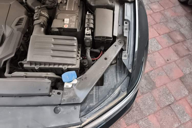 Used Volkswagen Magotan 2021 330TSI DSG 30th Anniversary Edition Engine Bay Left