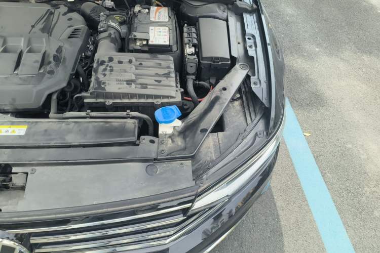 Used Volkswagen Magotan 2021 330TSI DSG 30th Anniversary Edition Engine Bay Left