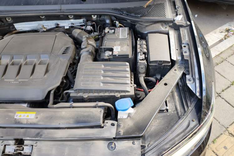 Used Volkswagen Magotan 2021 330TSI DSG 30th Anniversary Edition Engine Bay Left