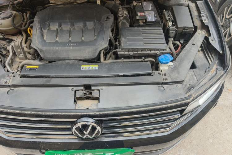 Used Volkswagen Magotan 2021 330TSI DSG 30th Anniversary Edition Engine Bay Left