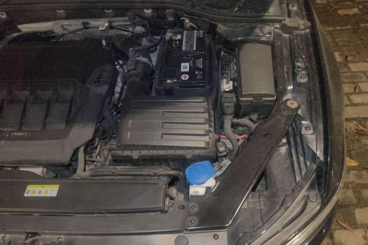 Used Volkswagen Magotan 2021 330TSI DSG 30th Anniversary Edition Engine Bay Left