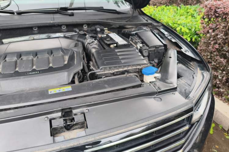 Used Volkswagen Magotan 2021 330TSI DSG 30th Anniversary Edition Engine Bay Left