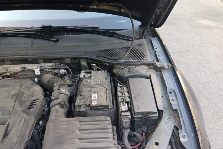 Used Volkswagen Magotan 2021 330TSI DSG 30th Anniversary Edition Engine Bay Left