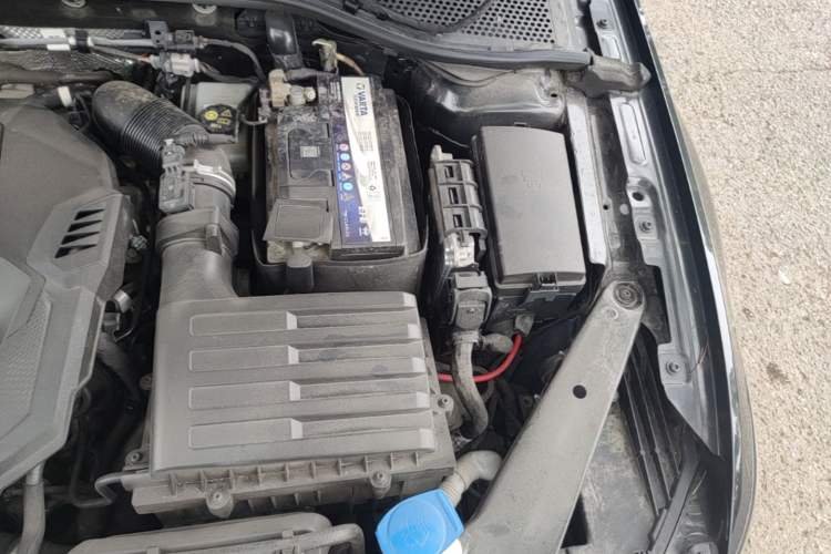 Used Volkswagen Magotan 2021 330TSI DSG 30th Anniversary Edition Engine Bay Left