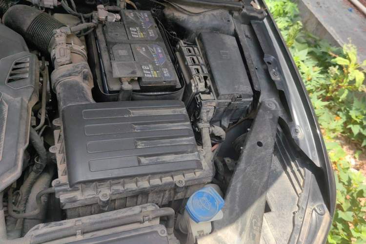 Used Volkswagen Magotan 2021 330TSI DSG 30th Anniversary Edition Engine Bay Left