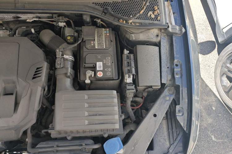 Used Volkswagen Magotan 2021 330TSI DSG 30th Anniversary Edition Engine Bay Left
