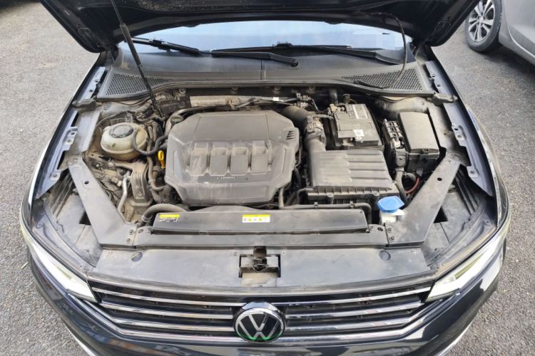 Used Volkswagen Magotan 2021 330TSI DSG 30th Anniversary Edition Engine Bay