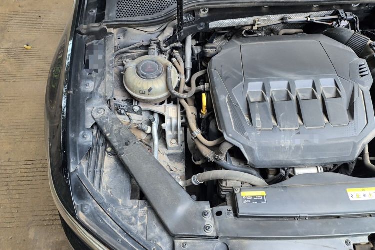 Used Volkswagen Magotan 2021 330TSI DSG 30th Anniversary Edition Engine Bay Right