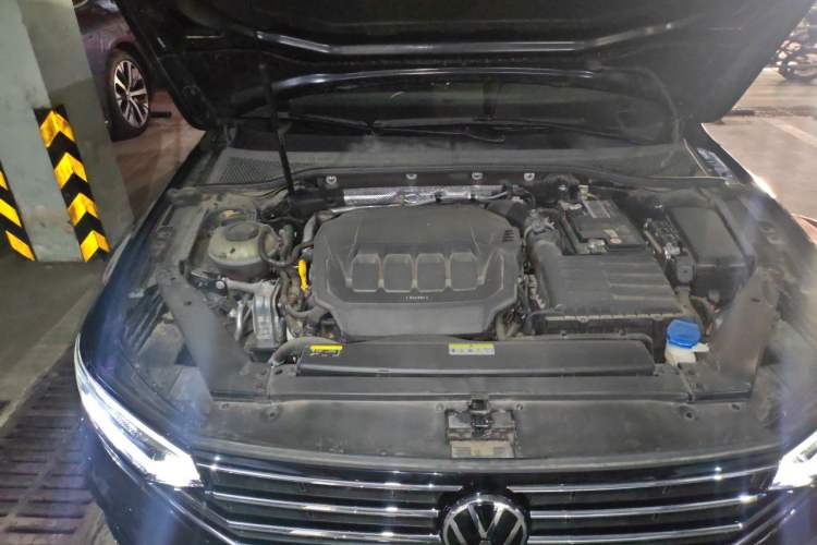 Used Volkswagen Magotan 2021 330TSI DSG 30th Anniversary Edition Engine Bay Right