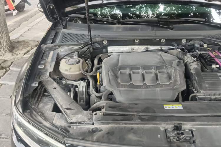 Used Volkswagen Magotan 2021 330TSI DSG 30th Anniversary Edition Engine Bay Right