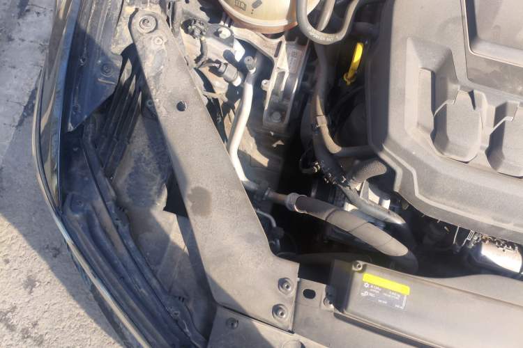 Used Volkswagen Magotan 2021 330TSI DSG 30th Anniversary Edition Engine Bay Right