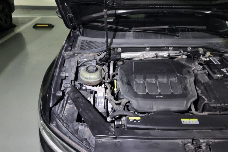 Used Volkswagen Magotan 2021 330TSI DSG 30th Anniversary Edition Engine Bay Right