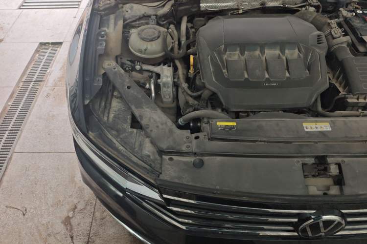 Used Volkswagen Magotan 2021 330TSI DSG 30th Anniversary Edition Engine Bay Right
