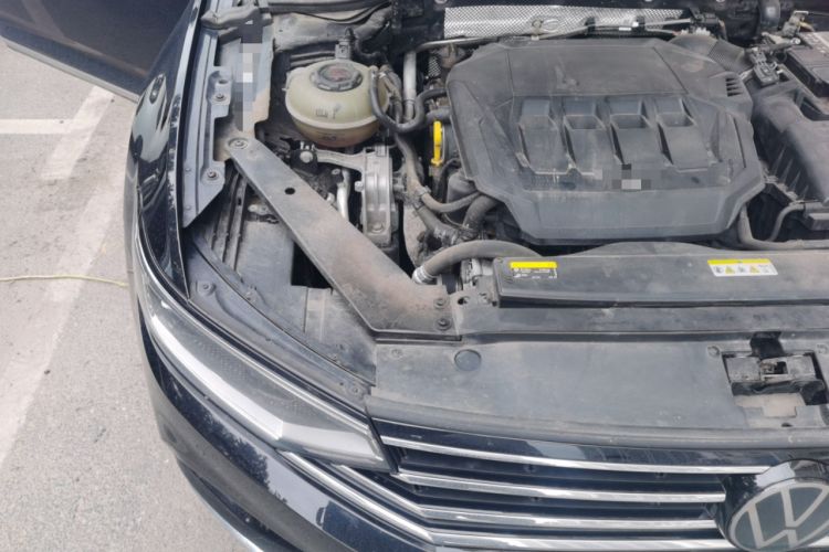 Used Volkswagen Magotan 2021 330TSI DSG 30th Anniversary Edition Engine Bay Right