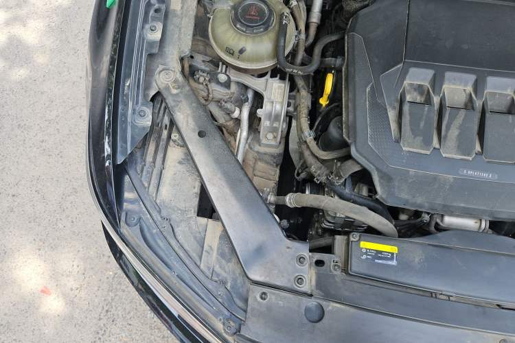 Used Volkswagen Magotan 2021 330TSI DSG 30th Anniversary Edition Engine Bay Right