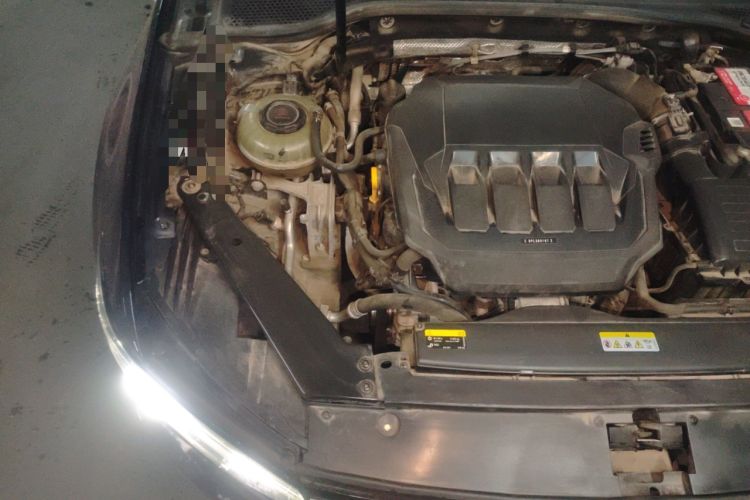 Used Volkswagen Magotan 2021 330TSI DSG 30th Anniversary Edition Engine Bay Right