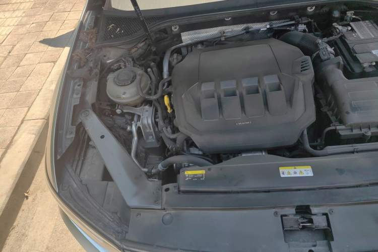 Used Volkswagen Magotan 2021 330TSI DSG 30th Anniversary Edition Engine Bay Right