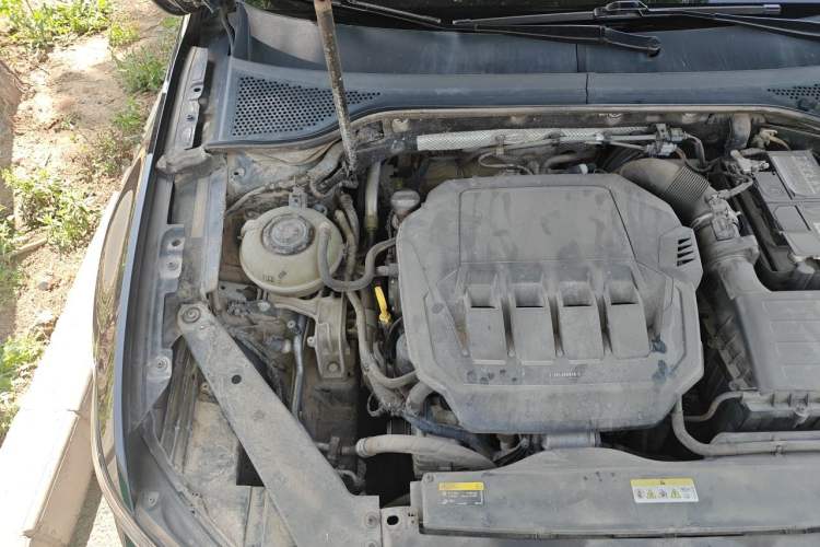 Used Volkswagen Magotan 2021 330TSI DSG 30th Anniversary Edition Engine Bay Right