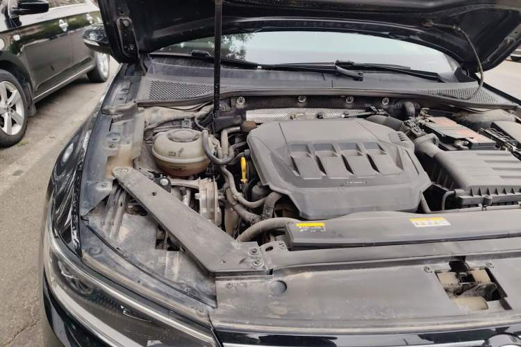 Used Volkswagen Magotan 2021 330TSI DSG 30th Anniversary Edition Engine Bay Right