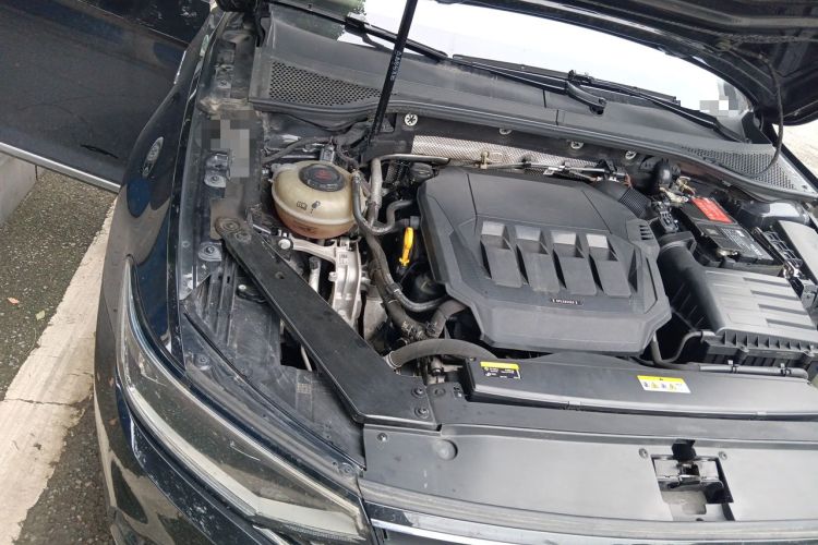 Used Volkswagen Magotan 2021 330TSI DSG 30th Anniversary Edition Engine Bay Right