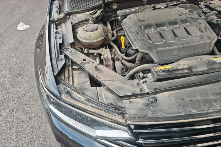 Used Volkswagen Magotan 2021 330TSI DSG 30th Anniversary Edition Engine Bay Right