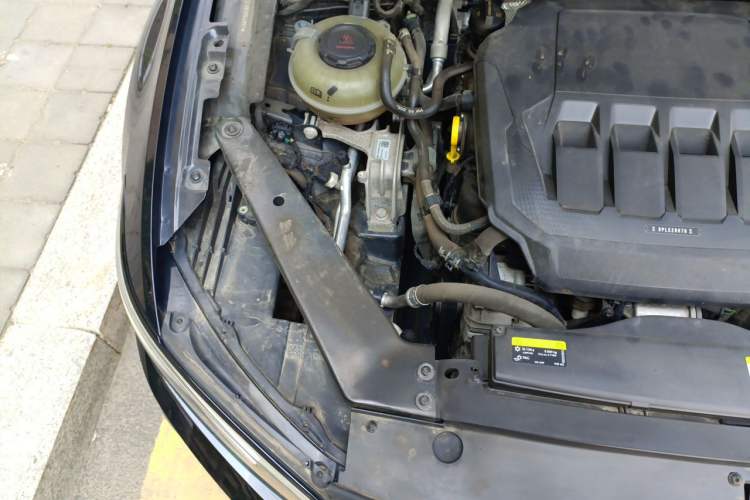 Used Volkswagen Magotan 2021 330TSI DSG 30th Anniversary Edition Engine Bay Right