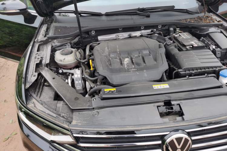 Used Volkswagen Magotan 2021 330TSI DSG 30th Anniversary Edition Engine Bay Right