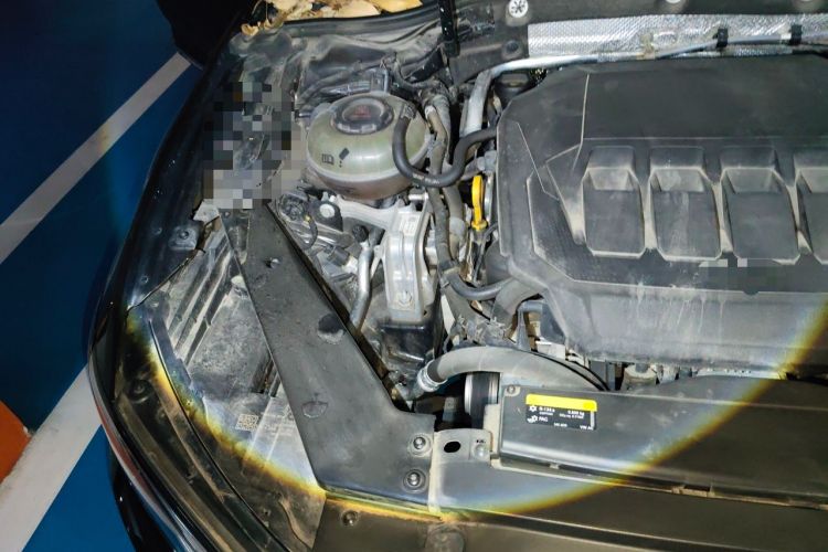 Used Volkswagen Magotan 2021 330TSI DSG 30th Anniversary Edition Engine Bay Right