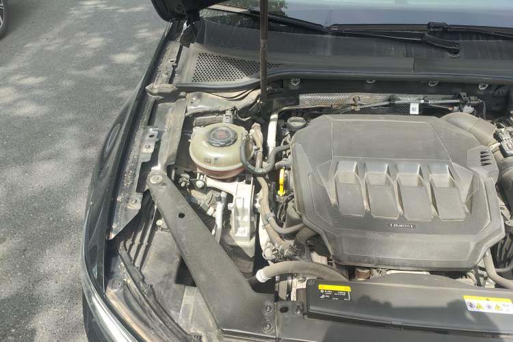 Used Volkswagen Magotan 2021 330TSI DSG 30th Anniversary Edition Engine Bay Right