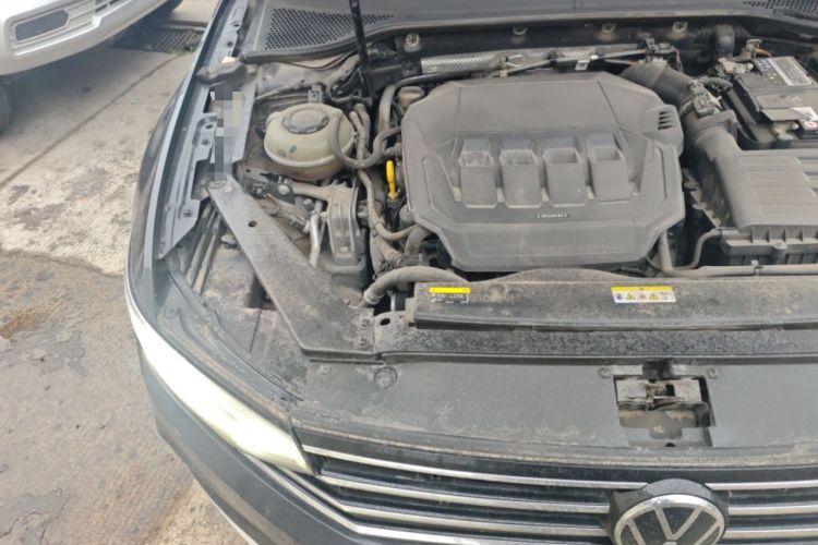 Used Volkswagen Magotan 2021 330TSI DSG 30th Anniversary Edition Engine Bay Right