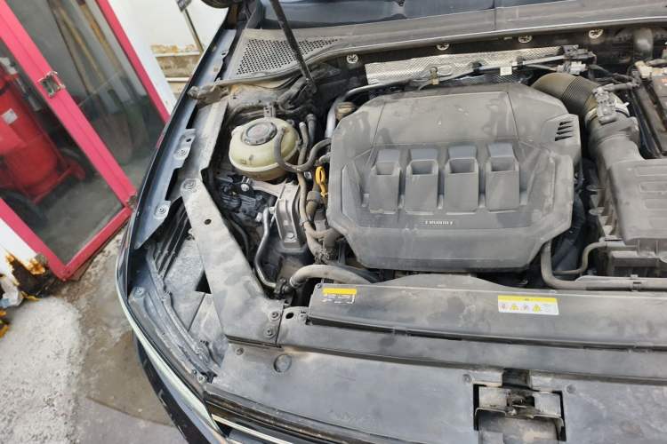 Used Volkswagen Magotan 2021 330TSI DSG 30th Anniversary Edition Engine Bay Right