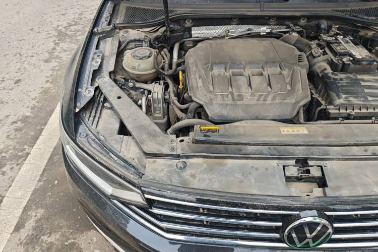 Used Volkswagen Magotan 2021 330TSI DSG 30th Anniversary Edition Engine Bay Right