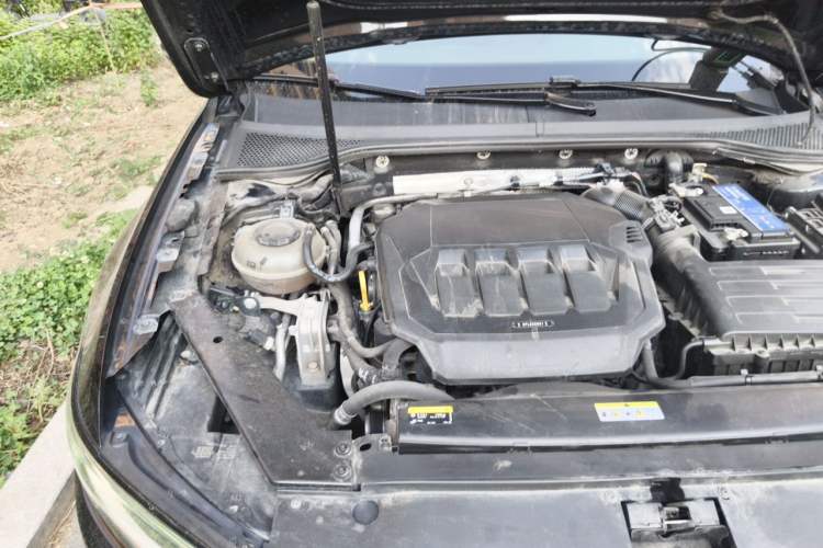 Used Volkswagen Magotan 2021 330TSI DSG 30th Anniversary Edition Engine Bay Right