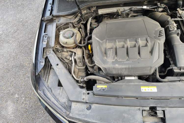 Used Volkswagen Magotan 2021 330TSI DSG 30th Anniversary Edition Engine Bay Right