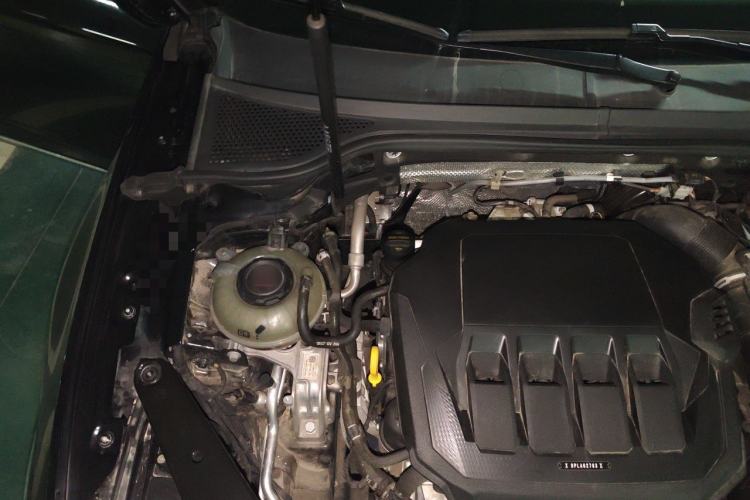 Used Volkswagen Magotan 2021 330TSI DSG 30th Anniversary Edition Engine Bay Right