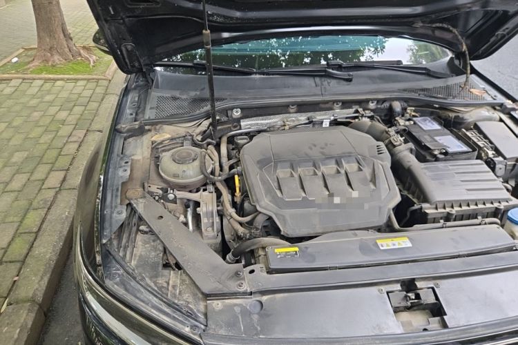 Used Volkswagen Magotan 2021 330TSI DSG 30th Anniversary Edition Engine Bay Right
