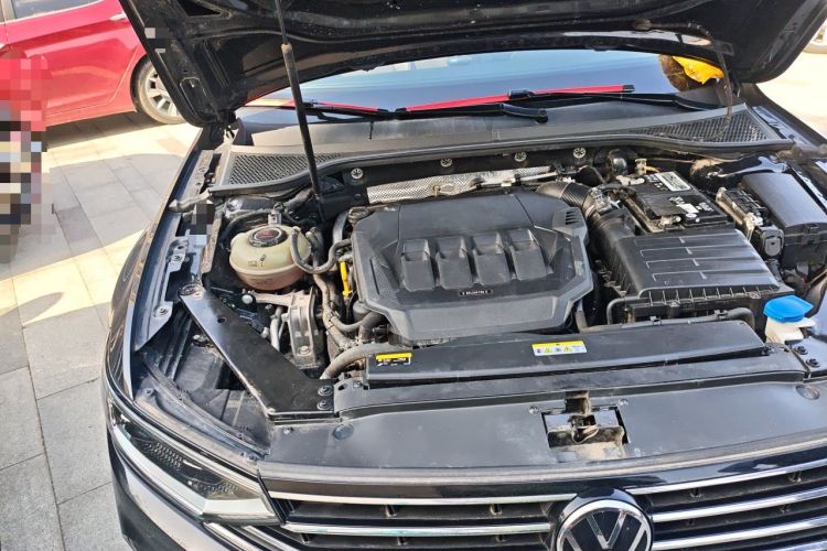 Used Volkswagen Magotan 2021 330TSI DSG 30th Anniversary Edition Engine Bay Right
