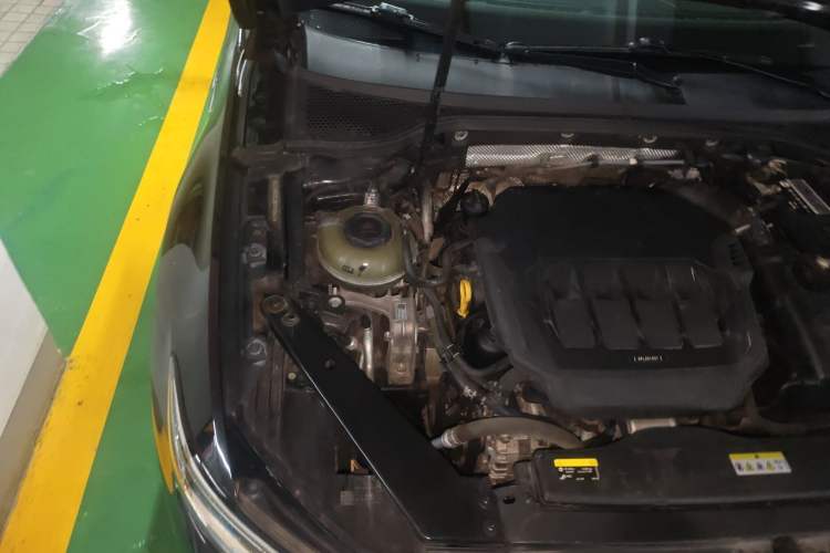 Used Volkswagen Magotan 2021 330TSI DSG 30th Anniversary Edition Engine Bay Right