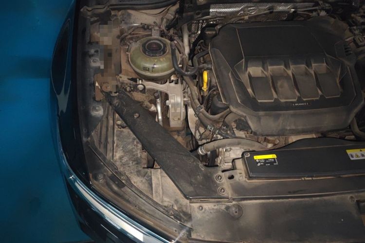 Used Volkswagen Magotan 2021 330TSI DSG 30th Anniversary Edition Engine Bay Right