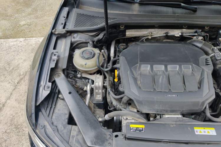 Used Volkswagen Magotan 2021 330TSI DSG 30th Anniversary Edition Engine Bay Right