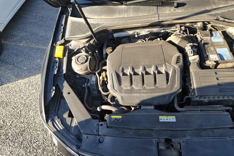 Used Volkswagen Magotan 2021 330TSI DSG 30th Anniversary Edition Engine Bay Right